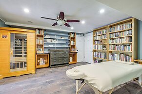 Blacksburg Hideaway w/ Hot Tub ~ 5 Mi to Campus!