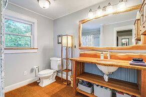 Blacksburg Hideaway w/ Hot Tub ~ 5 Mi to Campus!