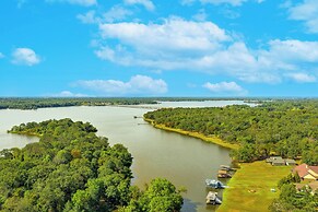 Rhodes Retreat w/ Dock on Cedar Creek Lake!