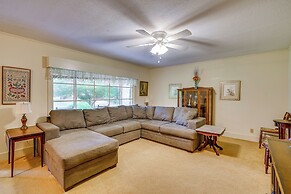 Peaceful Lumberton Home - 7 Mi to Dtwn Riverwalk!