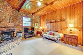 Peaceful Lumberton Home - 7 Mi to Dtwn Riverwalk!