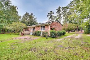 Peaceful Lumberton Home - 7 Mi to Dtwn Riverwalk!