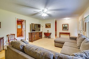 Peaceful Lumberton Home - 7 Mi to Dtwn Riverwalk!