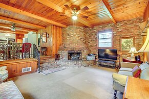 Peaceful Lumberton Home - 7 Mi to Dtwn Riverwalk!