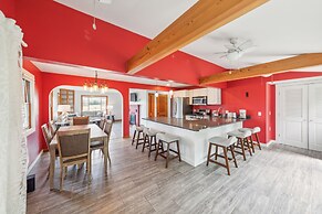 Stowe Retreat Mountain Views & Fenced Backyard by RedAwning