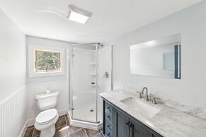 Stowe Retreat Mountain Views & Fenced Backyard by RedAwning