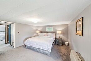 Stowe Retreat Mountain Views & Fenced Backyard by RedAwning