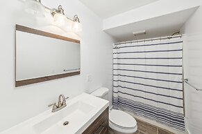 Stowe Retreat Mountain Views & Fenced Backyard by RedAwning