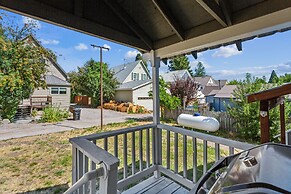 Charming Downtown Mccloud Retreat 2 Bedroom Home