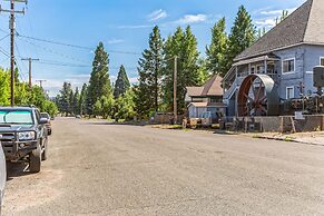 Charming Downtown Mccloud Retreat 2 Bedroom Home