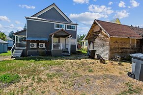 Charming Downtown Mccloud Retreat 2 Bedroom Home