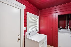 Charming Downtown Mccloud Retreat 2 Bedroom Home