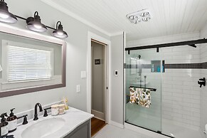 Charming Downtown Mccloud Retreat 2 Bedroom Home