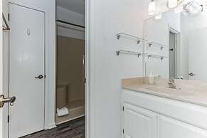 The Blue Flamingo 5 Bedroom Home by RedAwning