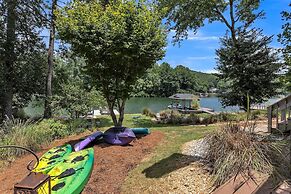 The Blue Flamingo 5 Bedroom Home by RedAwning