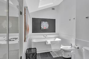 The Blue Flamingo 5 Bedroom Home by RedAwning