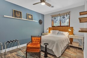 The Blue Flamingo 5 Bedroom Home by RedAwning