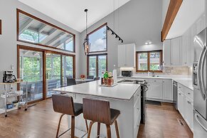 The Blue Flamingo 5 Bedroom Home by RedAwning