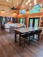 The Great Escape - 2 Bedrooms, 2.5 Baths, Sleeps 12 Home by RedAwning