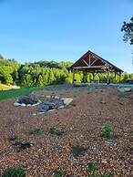 The Great Escape - 2 Bedrooms, 2.5 Baths, Sleeps 12 Home by RedAwning