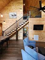 The Great Escape - 2 Bedrooms, 2.5 Baths, Sleeps 12 Home by RedAwning