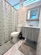 Stylish Remodeled 3BR w Yard Near Airport and Beaches