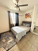 Stylish Remodeled 3BR w Yard Near Airport and Beaches