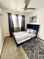 Stylish Remodeled 3BR w Yard Near Airport and Beaches