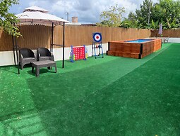 Stylish Remodeled 3BR w Yard Near Airport and Beaches