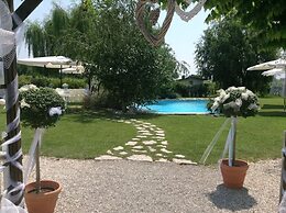 La Vie en Rose Resort