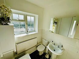 Gerrardscross-sleeps4-parking-petfriendly-wembley