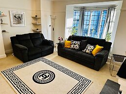 Gerrardscross-sleeps4-parking-petfriendly-wembley