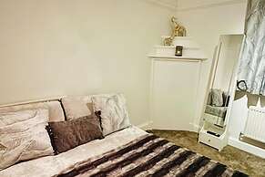 Gerrardscross-sleeps4-parking-petfriendly-wembley