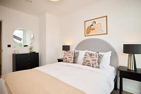 The Tottenham Wonder - Pleasing 2bdr Flat With Balcony