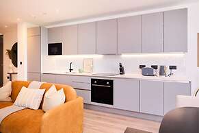 The Tottenham Classic - Charming 2bdr Flat With Balcony