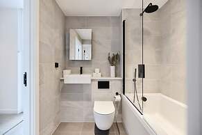 The Tottenham Classic - Charming 2bdr Flat With Balcony