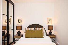 The Tottenham Classic - Charming 2bdr Flat With Balcony