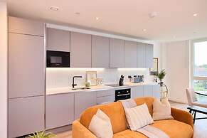 The Tottenham Classic - Charming 2bdr Flat With Balcony