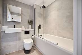 The Tottenham Classic - Charming 2bdr Flat With Balcony