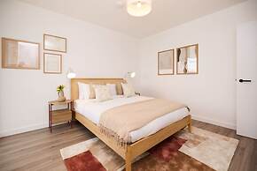 The Tottenham Classic - Charming 2bdr Flat With Balcony