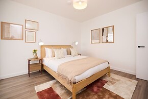 The Tottenham Classic - Charming 2bdr Flat With Balcony