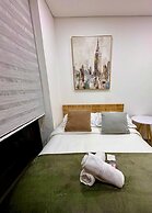 614-Estudio luminoso con balcón