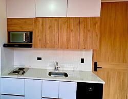 614-Estudio luminoso con balcón