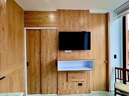 614-Estudio luminoso con balcón