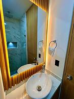 614-Estudio luminoso con balcón