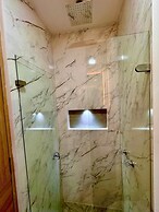 614-Estudio luminoso con balcón