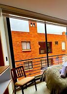 614-Estudio luminoso con balcón