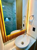 614-Estudio luminoso con balcón