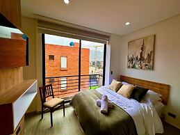 613-Estudio luminoso con balcón