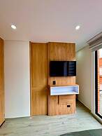 613-Estudio luminoso con balcón